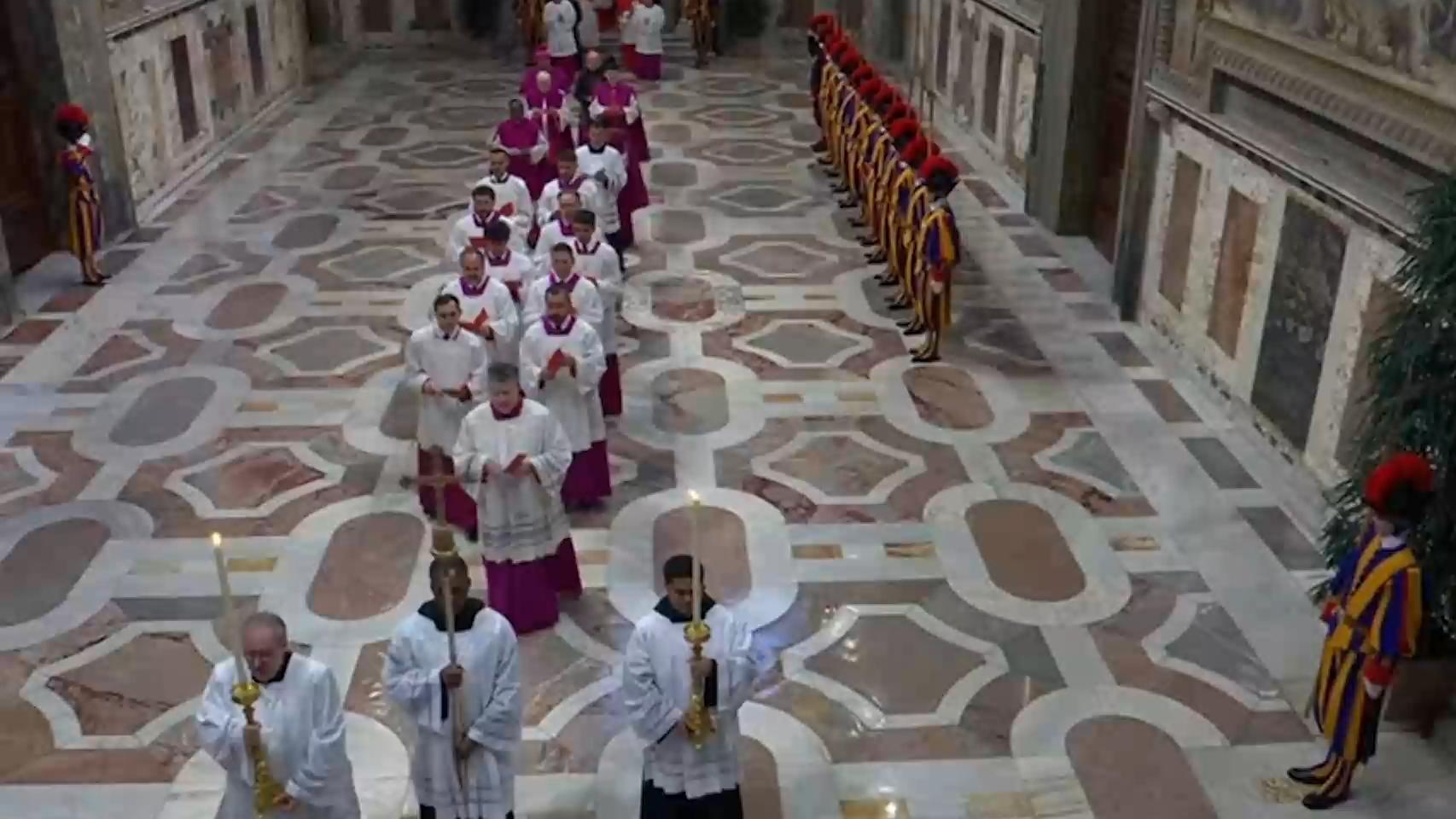 Arranca el Cónclave con el "Todos fuera": los cardenales, encerrados en la Capilla Sixtina para elegir al nuevo Papa
