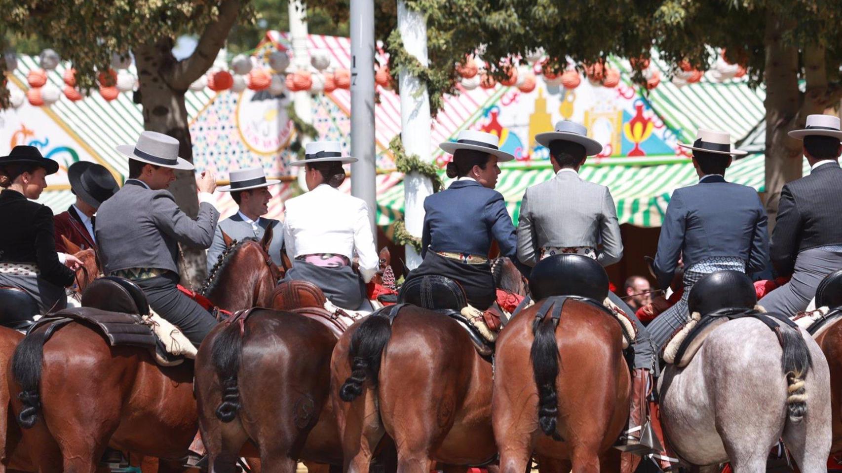 Un caballo arrolla a un bebé de 11 meses durante la Feria de Sevilla y tiene que ser trasladado al Virgen del Rocío