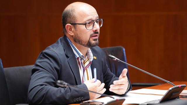 Alberto Izquierdo, en una de las comisiones de las Cortes de Aragón.