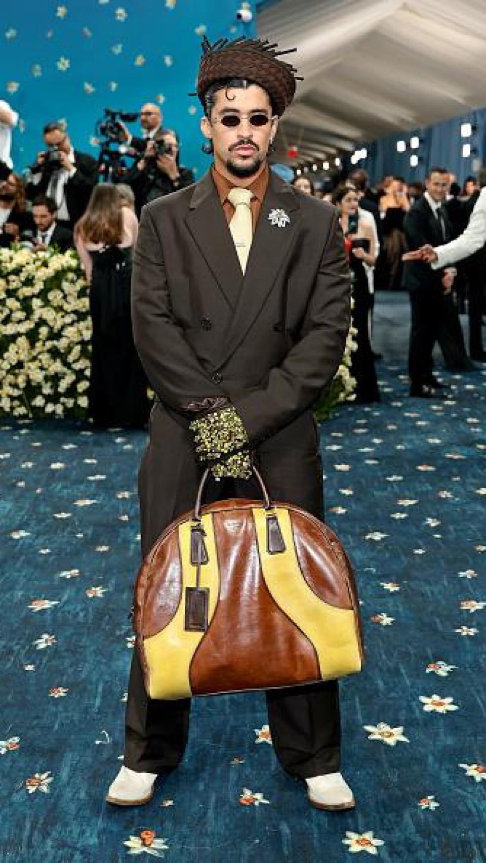 Bad Bunny posando en la Gala Met.