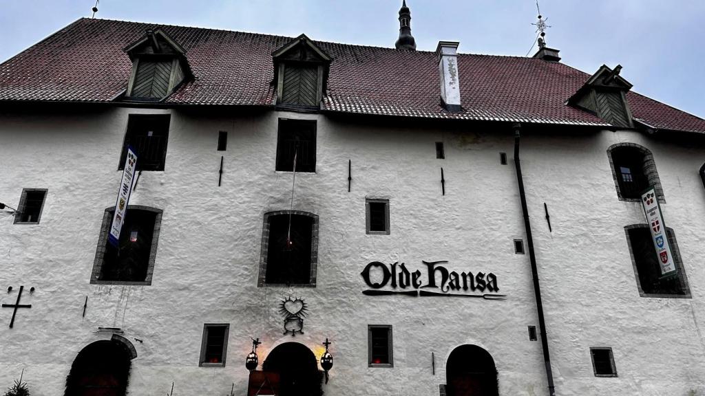 El exterior del edificio del siglo XV donde se ubica Olde Hansa.