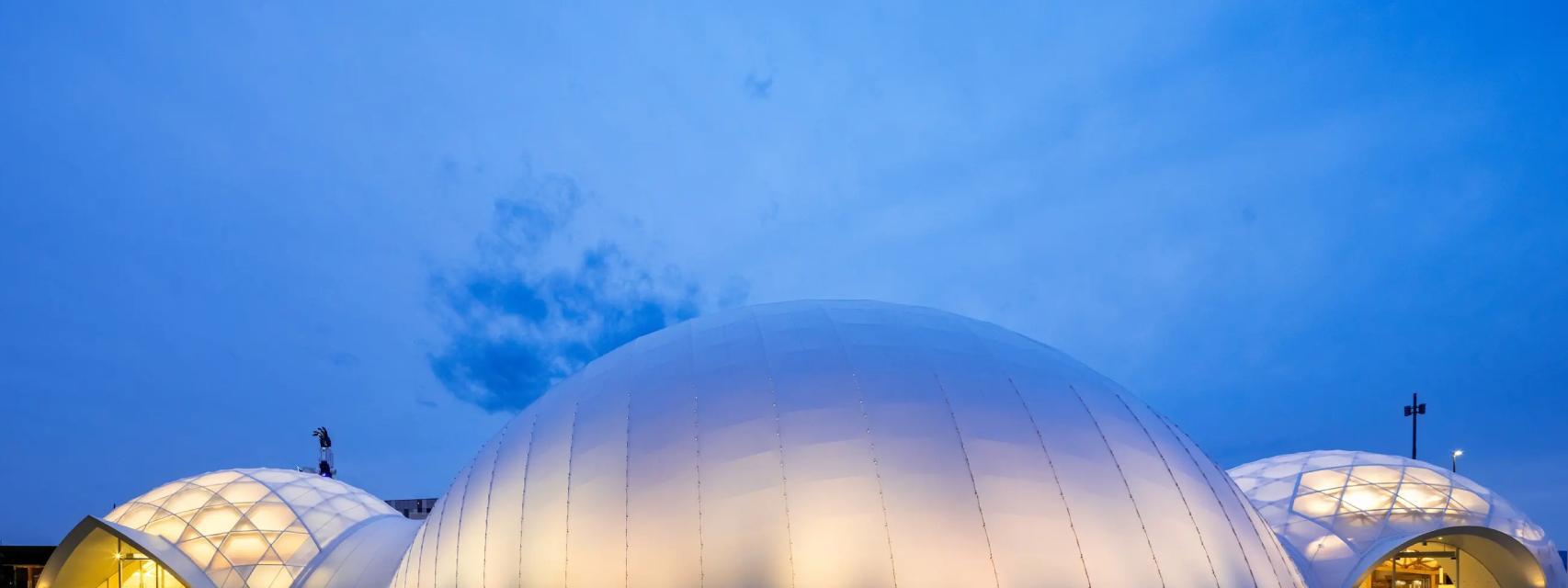 Los tres domos diseñados por el arquitecto japonés Shigeru Ban