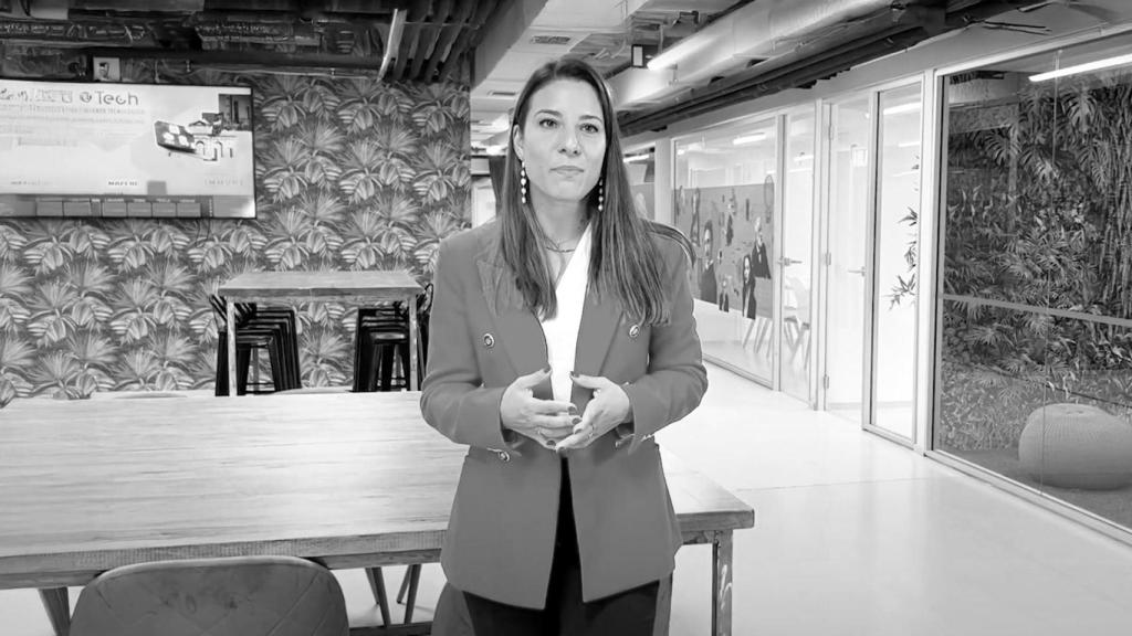 María Riesco.