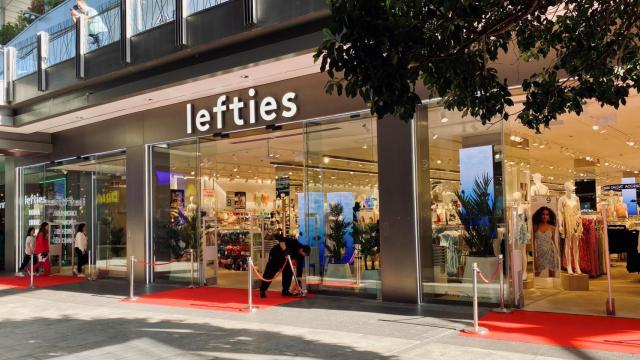 Fachada Lefties.