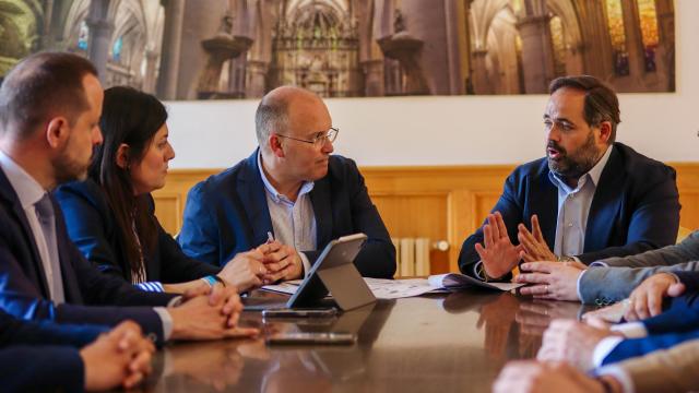 Miguel Ángel Tellado Filgueira, portavoz del Grupo Parlamentario Popular en el Congreso de los Diputados junto a Paco Núñez, presidente del PP de Castilla-La Mancha.