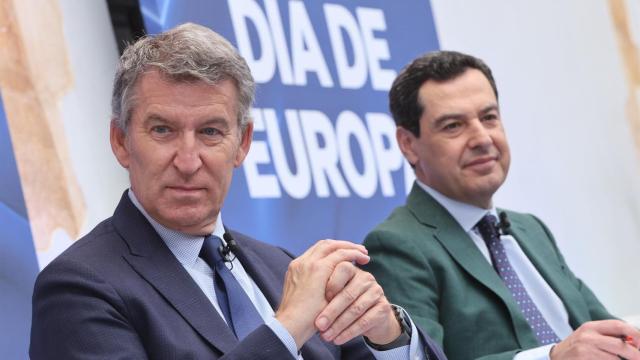 El presidente del PP, Alberto Núñez Feijóo, y el de la Junta de Andalucía, Juanma Moreno.