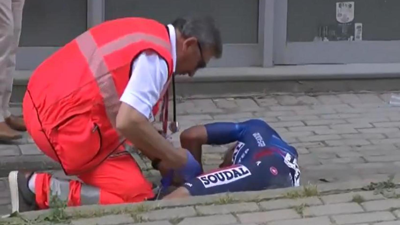 Mikel Landa tiene una fractura estable de la vértebra torácica y deberá permanecer en posición tumbada por un largo periodo