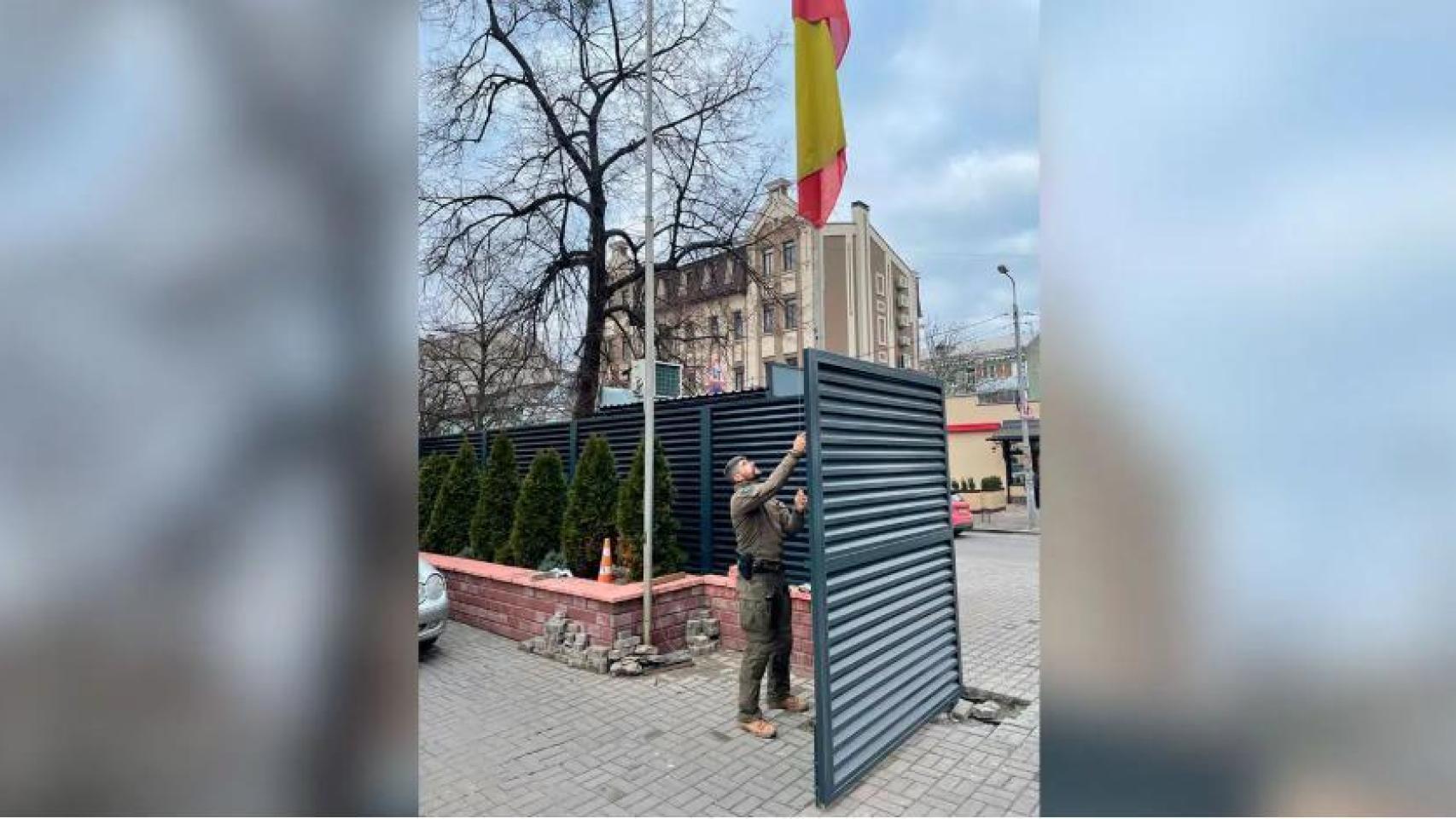 La Justicia devuelve la medalla a los GEO que salvaron españoles en Kiev: la perdieron al anularse las de varios policías jubilados