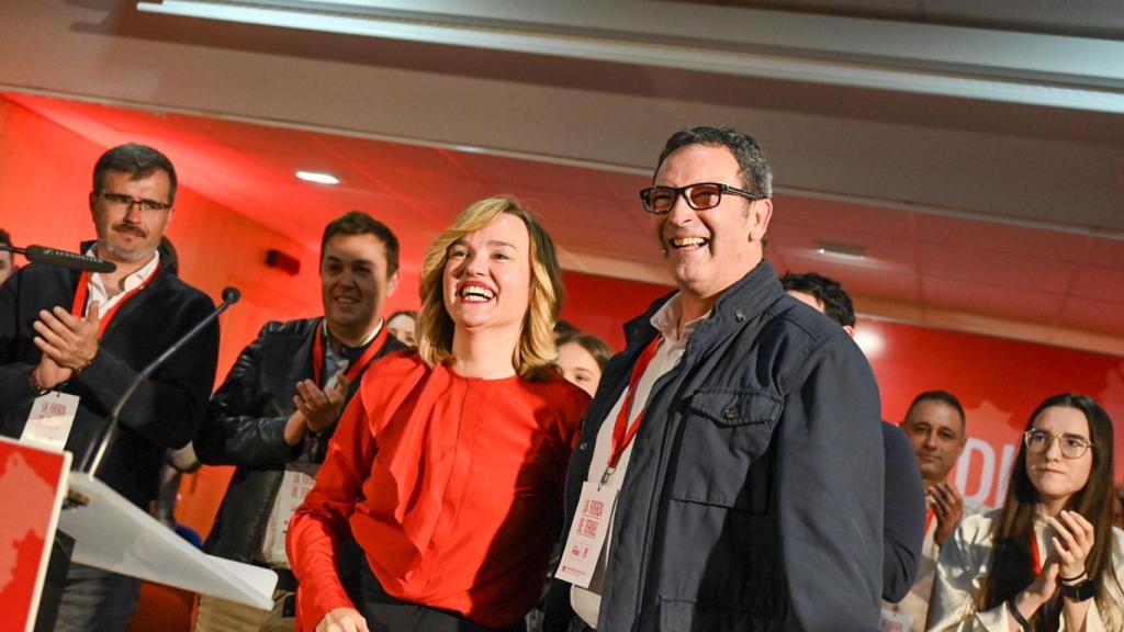 Pilar Alegría junto al nuevo lider del PSOE-Teruel, Rafael Guía.
