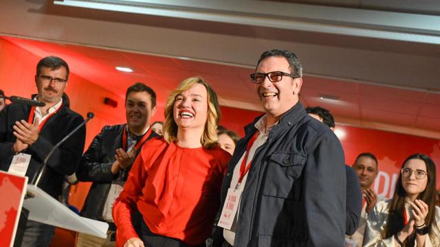 Pilar Alegría junto al nuevo lider del PSOE-Teruel, Rafael Guía.