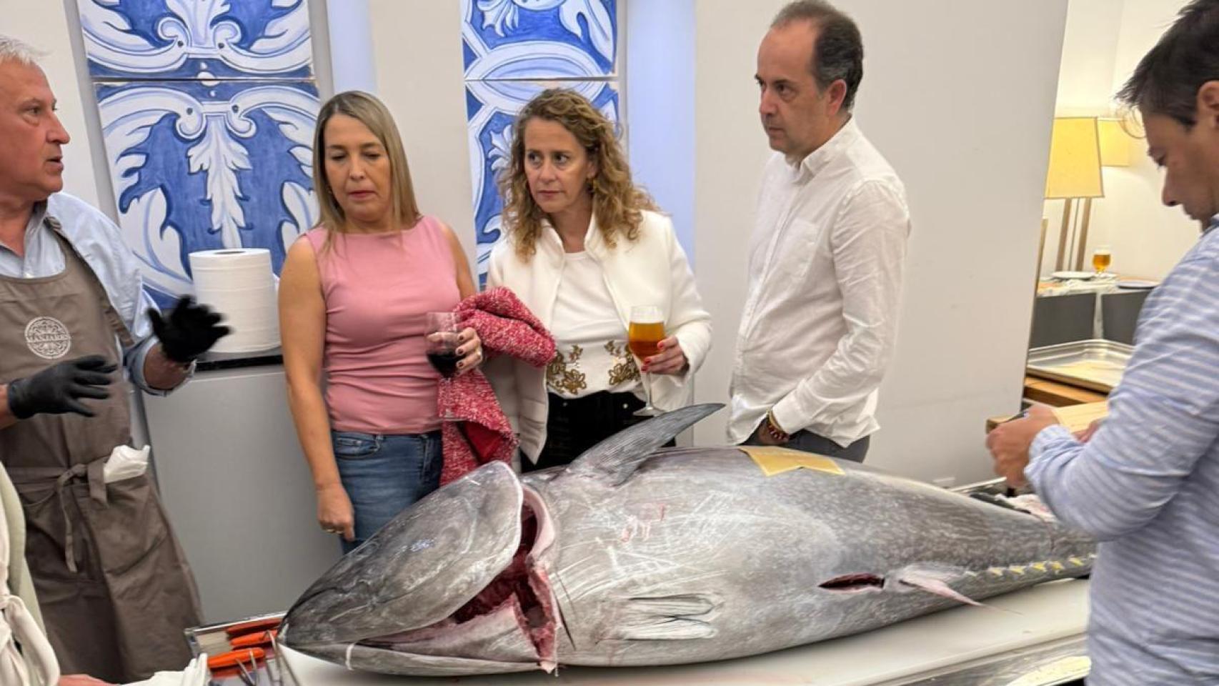 Lo mejor de la gastronomía de Cádiz, en el centro de Toledo: el ronqueo del atún resuena en el restaurante Manjares