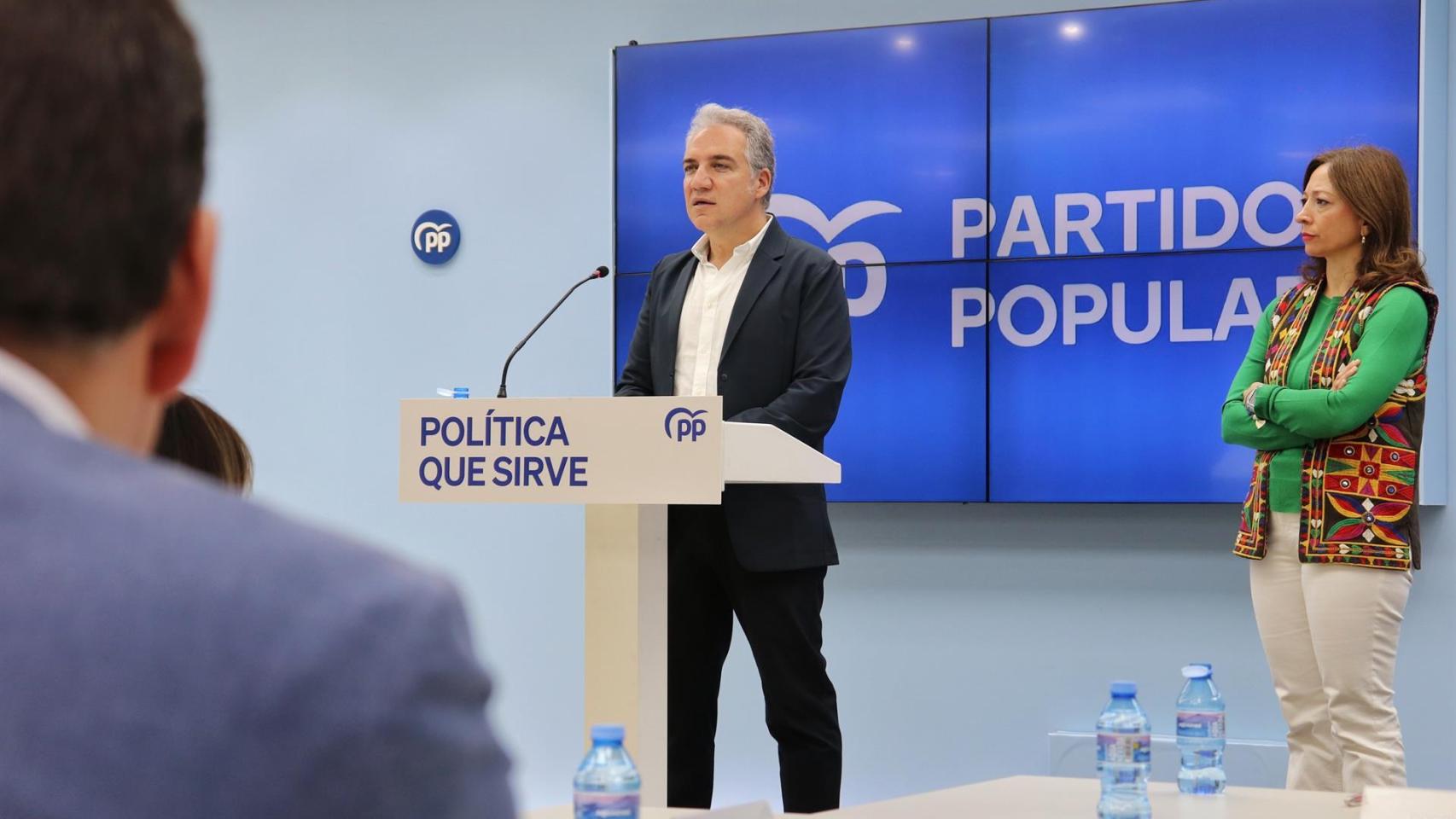 Bendodo acusa en Málaga al Gobierno de ser "incapaz de gestionar" las últimas crisis: "Miente a los españoles"