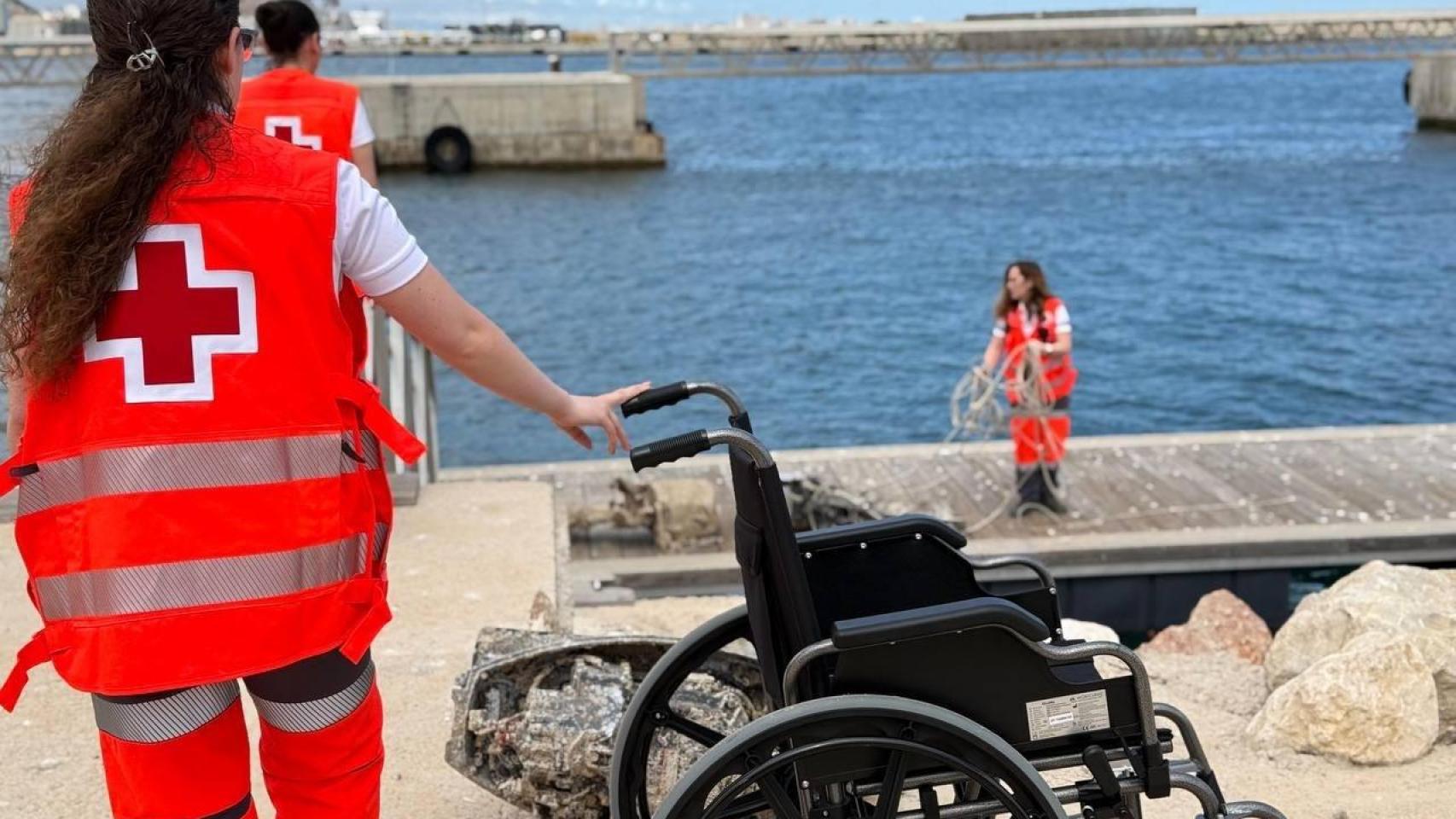 Rescatan una patera con 14 personas, la segunda que llega en menos de tres días a las costas de Alicante