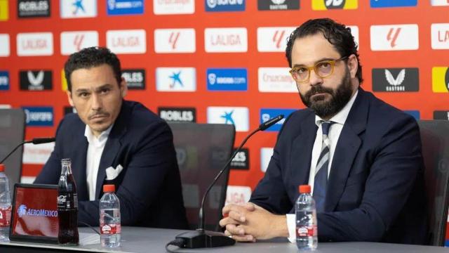 José María del Nido Carrasco, presidente del Sevilla, y Víctor Orta, director deportivo.