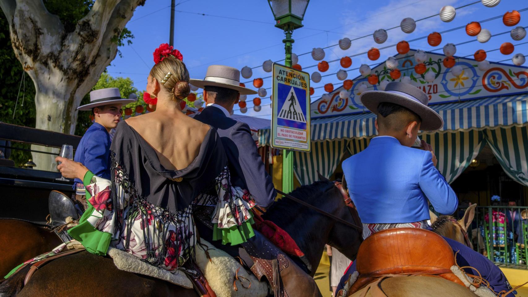 Ambiente del sábado en la Feria de Sevilla: la penúltima oportunidad de pasear por el Real