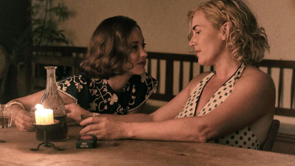 Kate Winslet y Marion Cotillard, en una escena de la película 'Lee Miller'.