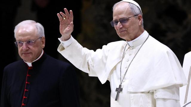 El papa León XIV este lunes en su reunión con los periodistas en El Vaticano.
