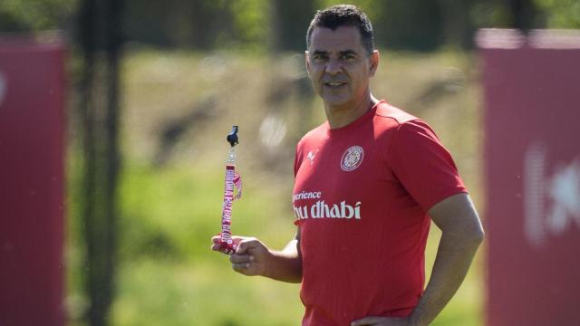 Míchel reaparece en el Girona tras superar una trombosis.