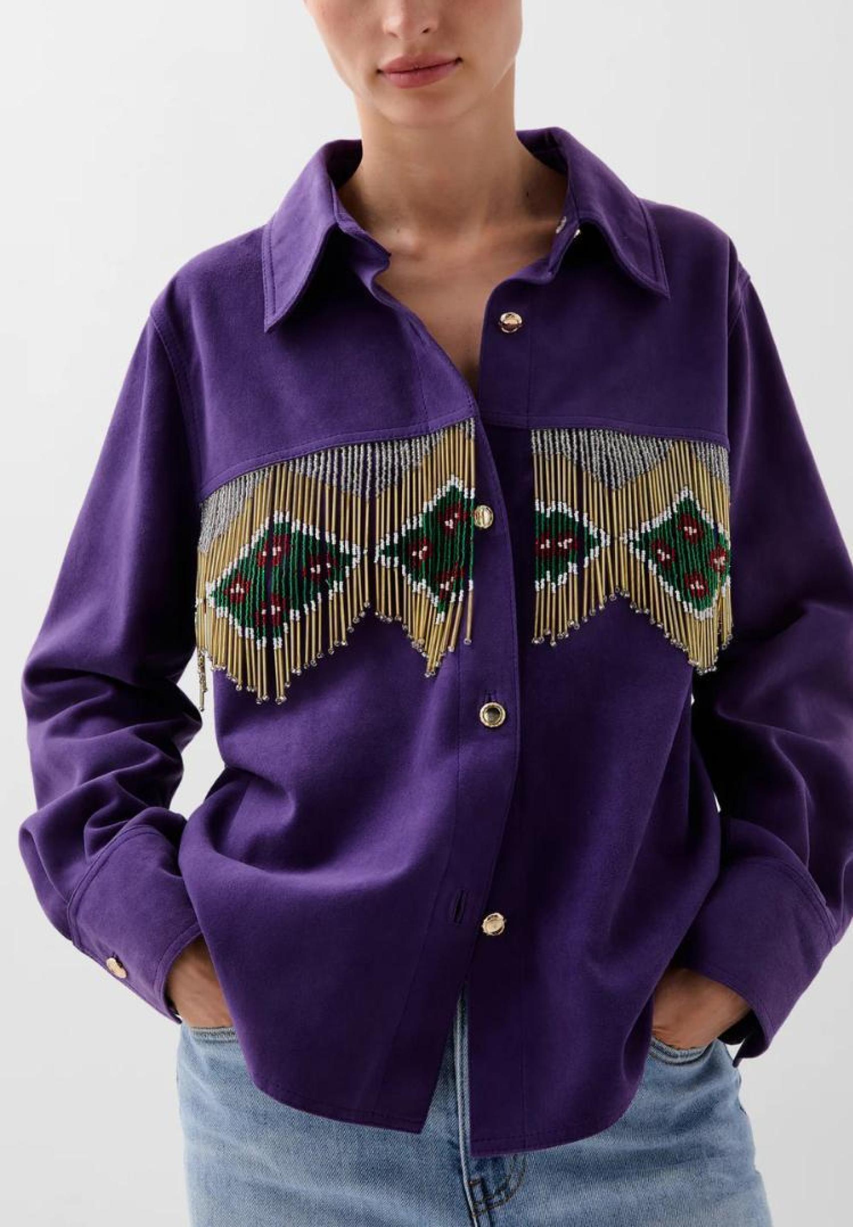 Camisa a las franjas.