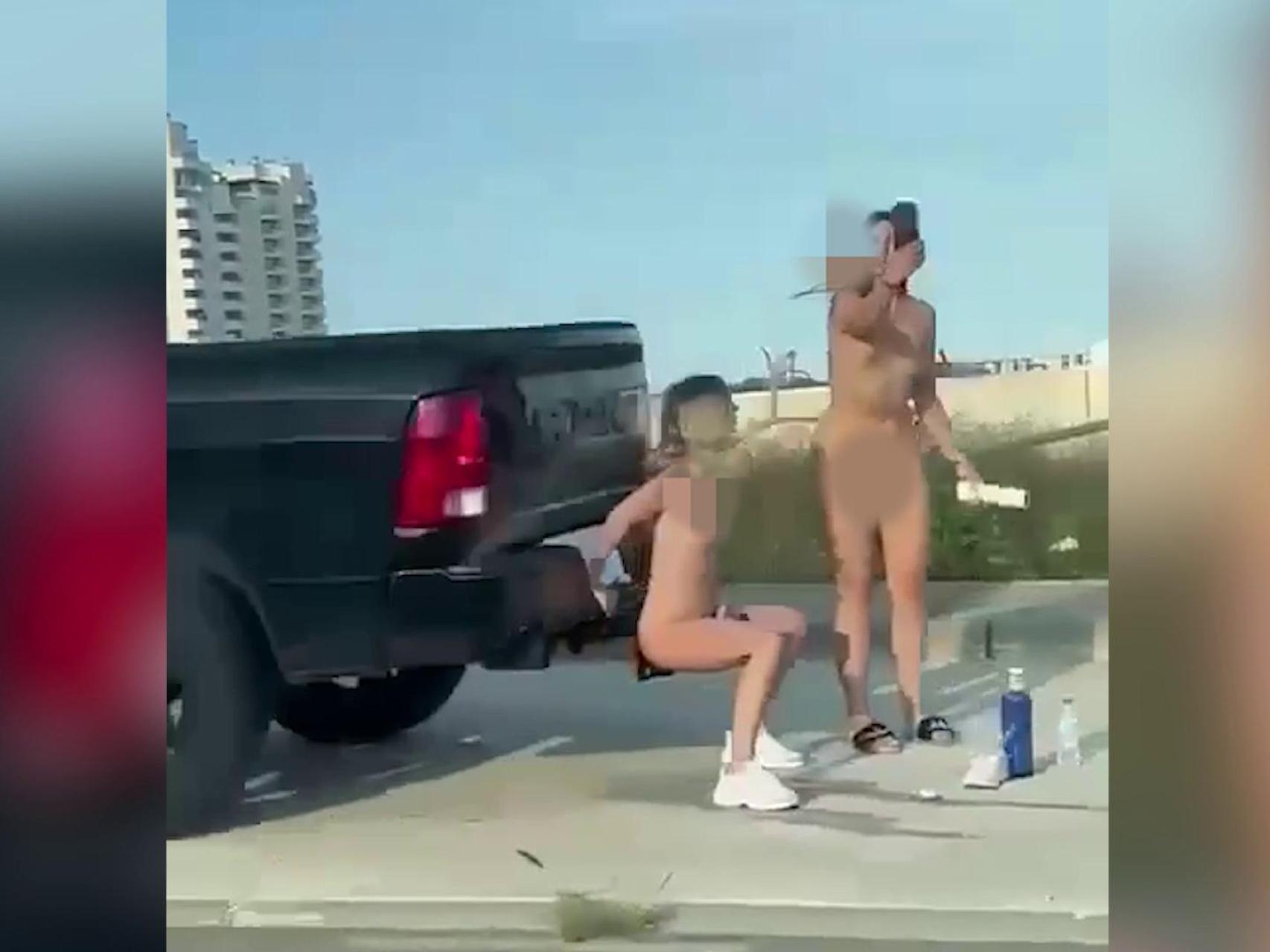 La Policía Local detiene a dos turistas alemanas desnudas y masturbándose  en un centro comercial de Murcia