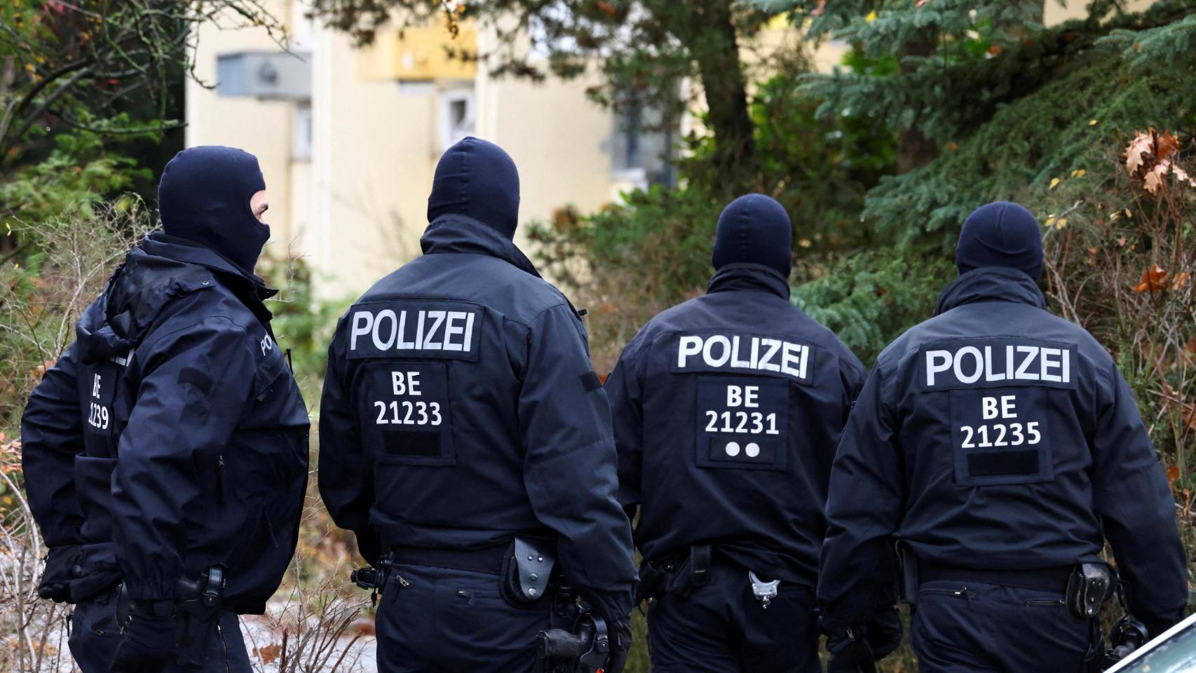 Alemania despliega redadas contra la extrema derecha en siete estados tras la prohibición de los grupos 'Reichsbürger'