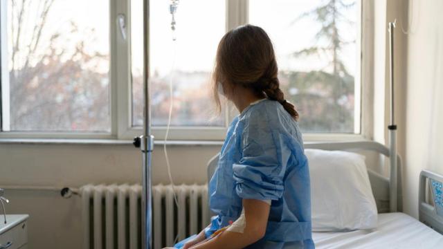 Imagen de archivo de una mujer en una habitación de hospital, sin relación con los hechos narrados en esta noticia.