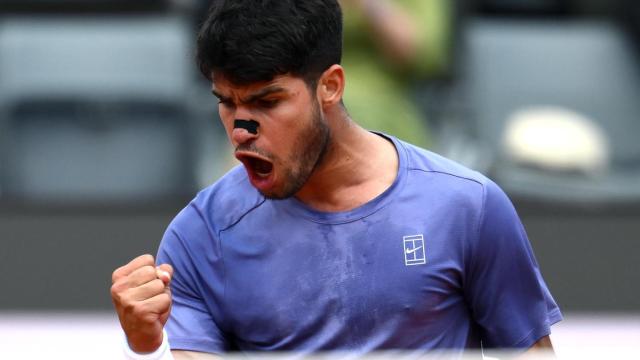 Carlos Alcaraz celebra durante su partido ante Khachanov