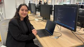 Mar Iborra, estudiante del doble grado en Ingeniería del Software y Matemática Computacional.