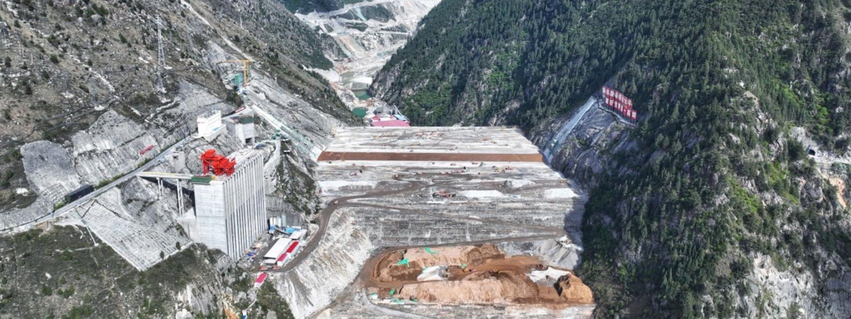 Fase inicial de construcción de la central hidroeléctrica de Shuangjiangkou