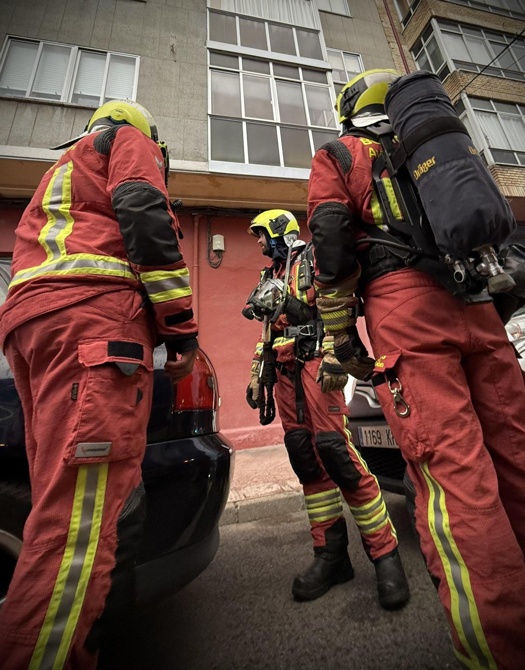 Bomberos de León en el incendio de La Robla
