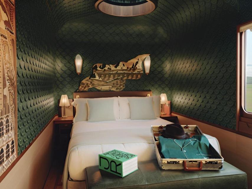 La suite del vagón más exclusivo del tren ofrece todas las comodidades y atención personal 24 horas, con un mayordomo de cabina. Cuenta con biblioteca y un óculo en el techo para ver las estrellas durante la noche.