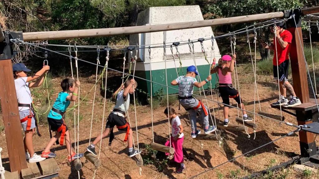 Niños durante un campamento de verano de la Diputación en una imagen de archivo.