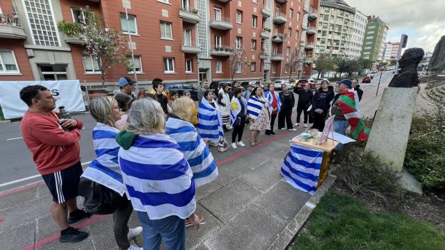 Concentración de la comunidad uruguaya en Coruña.