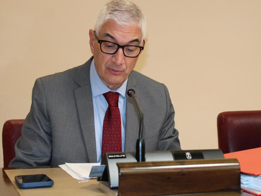 El concejal de Hacienda y Personal, Alberto Reina, en el correspondiente pleno.