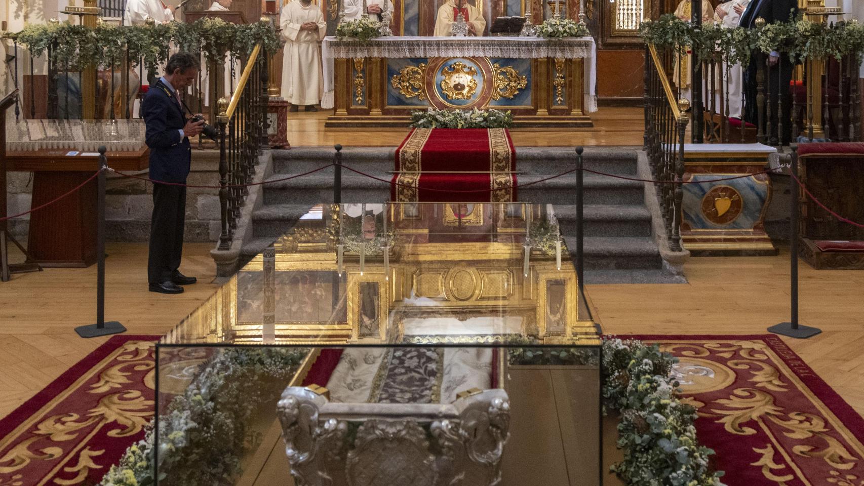 Veneración Santa Teresa en Alba de Tormes
