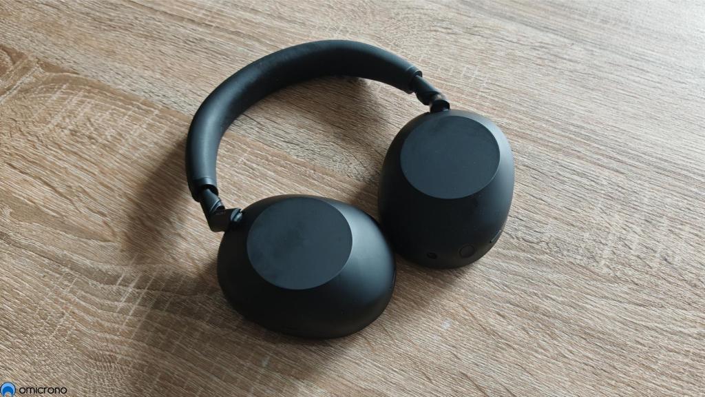Sony WH-1000XM6.