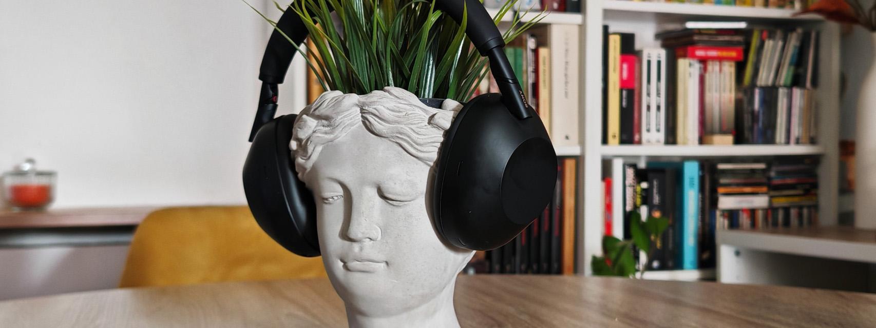 Sony WH-1000XM6.
