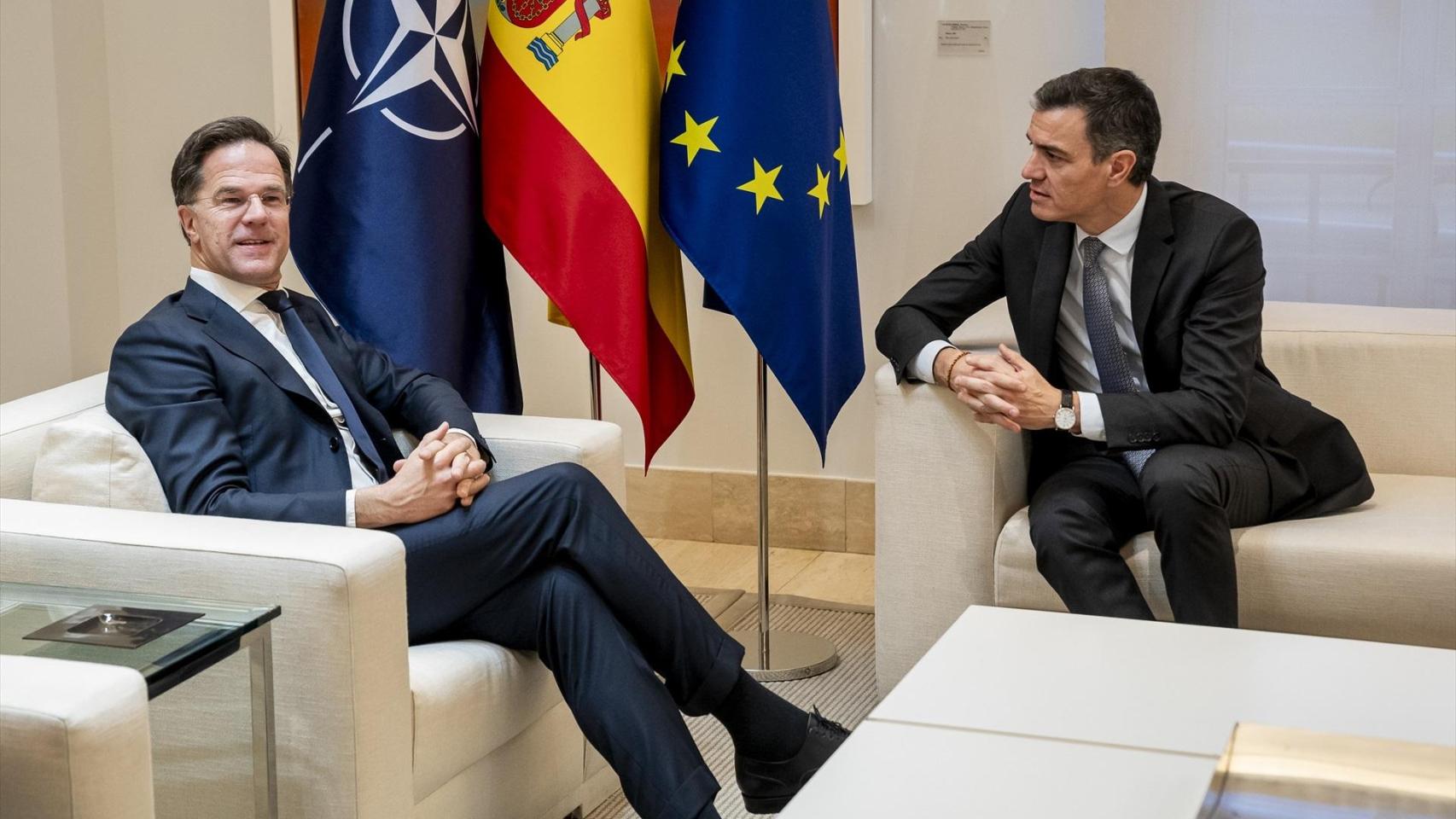 Más presión para Sánchez: la OTAN se dispone a aumentar al 5% del PIB el objetivo de gasto en defensa como pide Trump