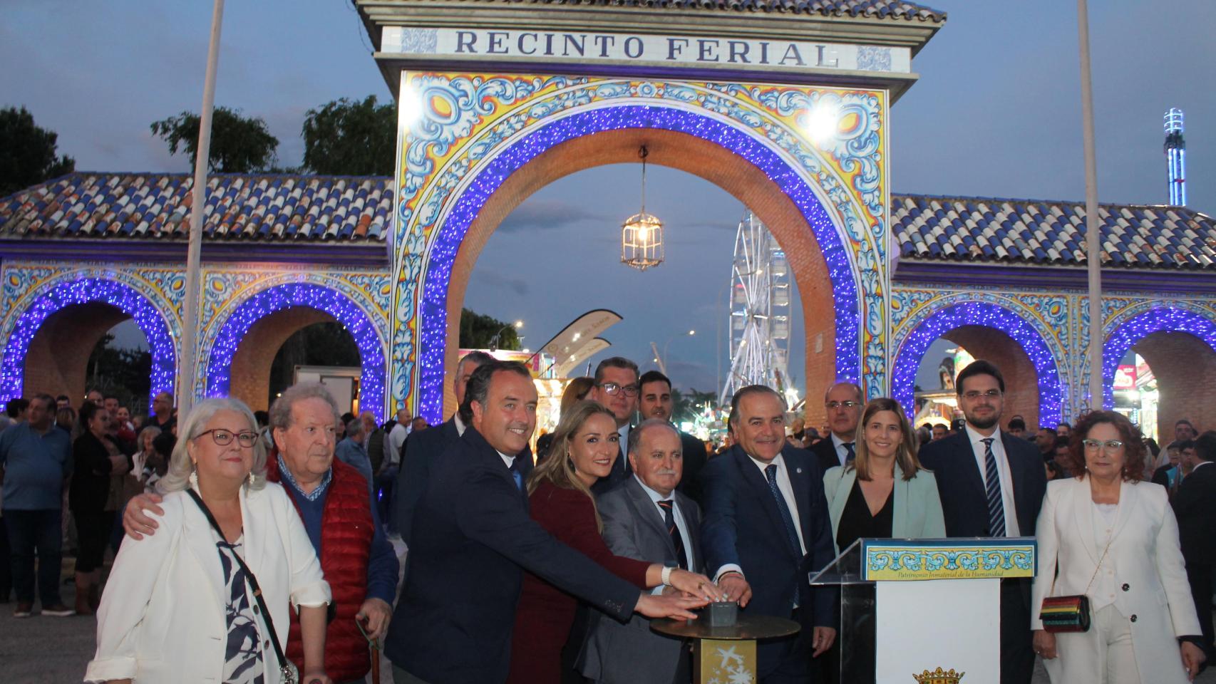 Talavera de la Reina da el pistoletazo de salida a la Feria de San Isidro con el encendido y el pregón
