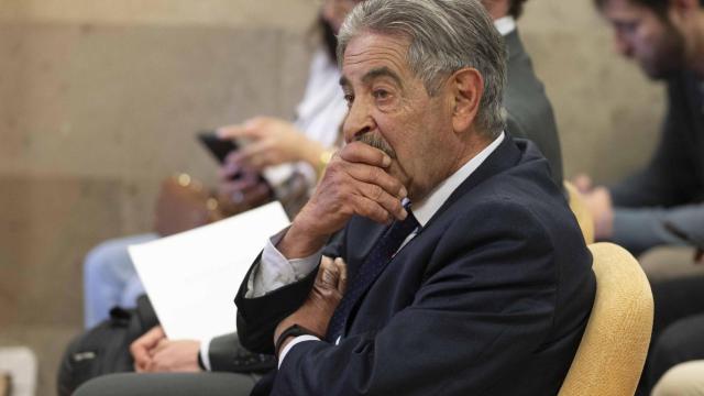 Miguel Ángel Revilla este viernes en el juzgado de Cantabria durante el acto de conciliación con Juan Carlos I.