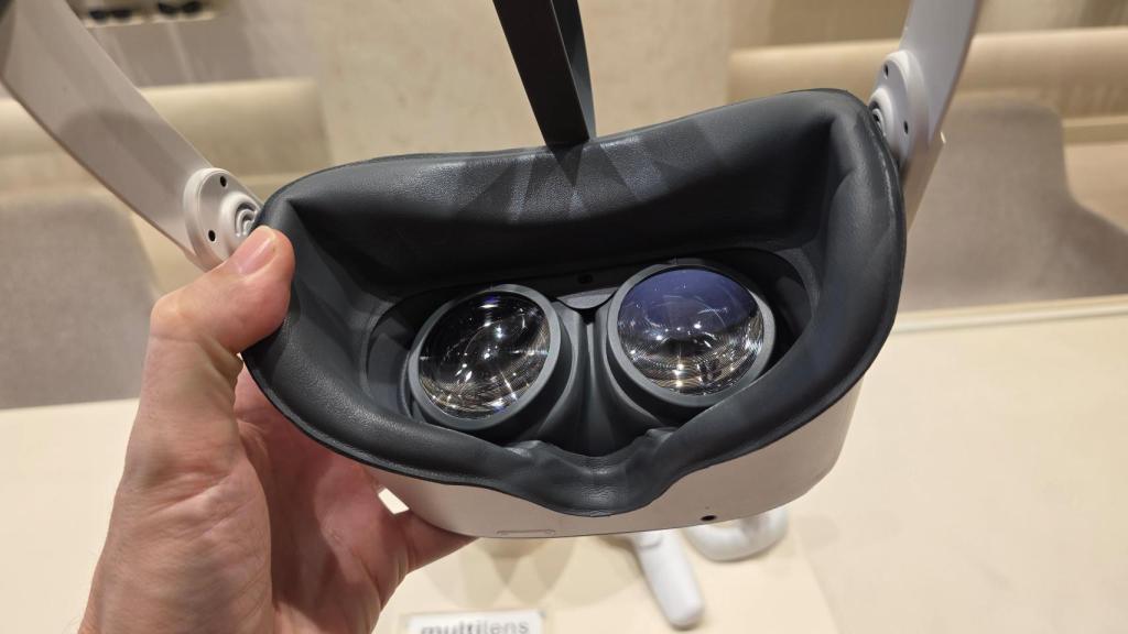 Virtual reality glasses