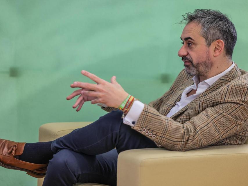 David Hierro, en su despacho de las Cortes de Castilla y León durante la entrevista