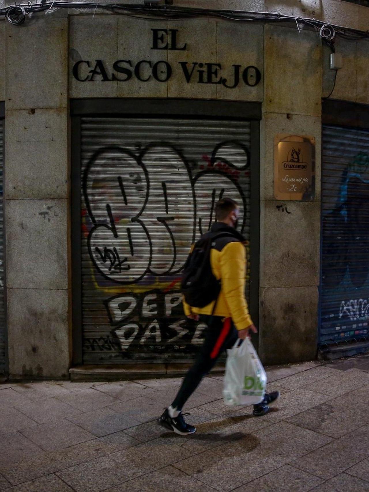 Fachada de un restaurante cerrado, en una imagen de archivo.
