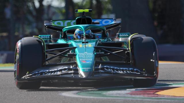 Fernando Alonso en los libres 2 del GP de Emilia-Romaña.