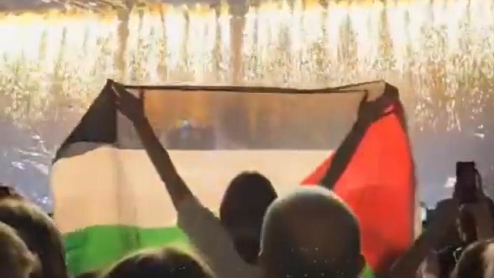El público pita y abuchea a la representante de Israel durante su actuación en la final de Eurovisión 2025