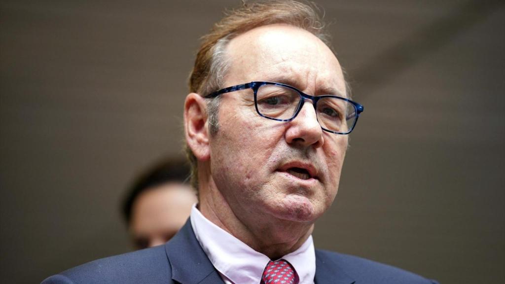 Kevin Spacey a las puertas del Southwark Crown Court de Londres, tras ser declarado inocente de agredir sexualmente a cuatro hombres. Foto: Lucy North / Pa Wire / Dpa - Only For Use In Spain