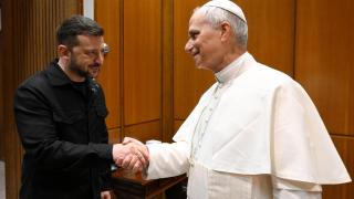 El papa León XIV y el presidente de Ucrania, Volodímir Zelenski.