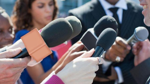 Periodistas tomando declaraciones