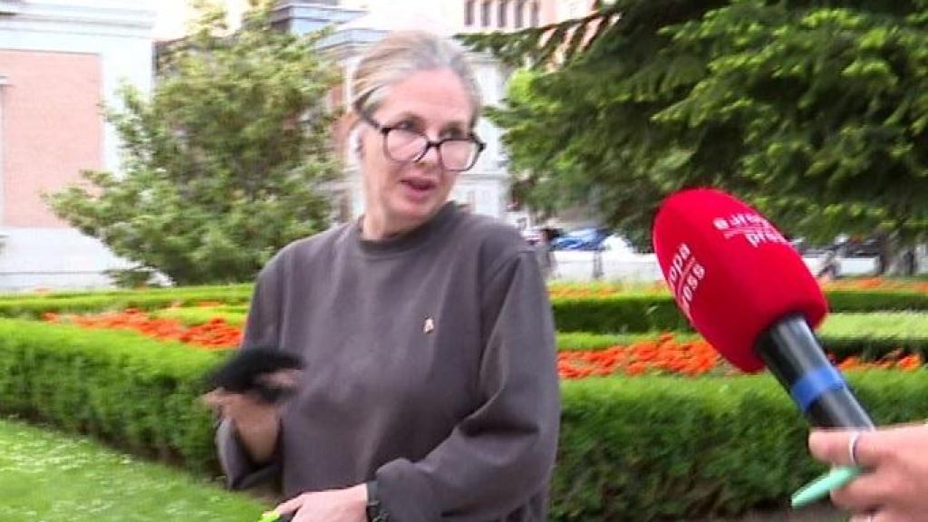 Genova Casanova, atendiendo a la prensa.