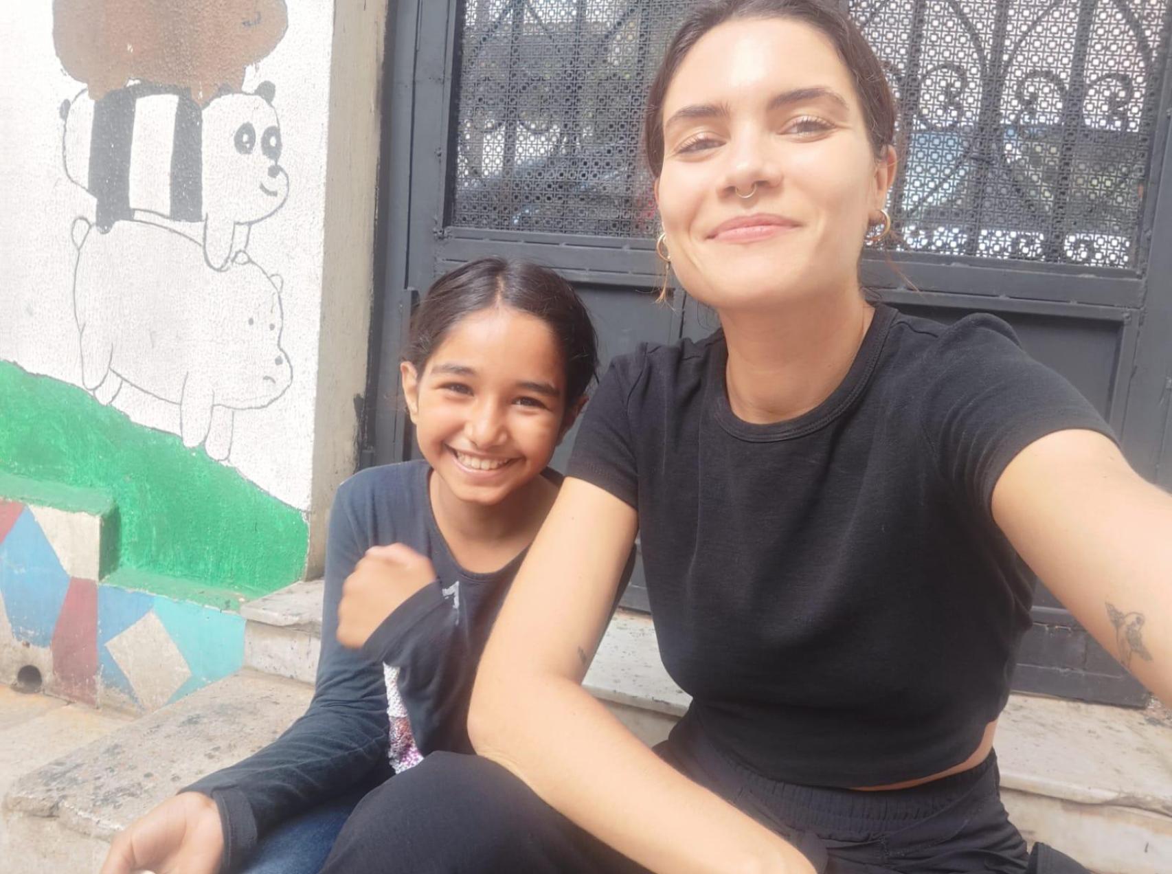 Janira Taibo con una de sus alumnas.